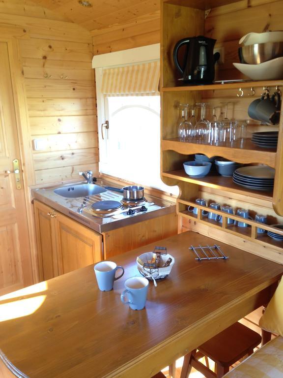 Les Roulottes-Gites De La Ferme De L'Autruche Dromoise Livron-sur-Drôme Zimmer foto